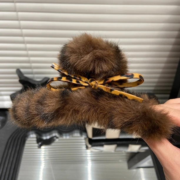 E3872 秋冬新款豹纹毛绒大抓夹后脑勺鲨鱼发抓高级感发量多盘发夹