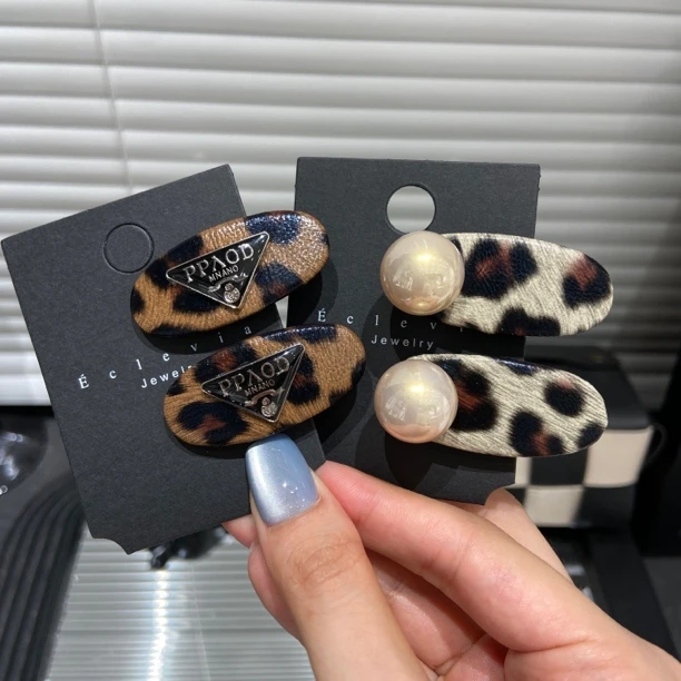 E3497 韩国新款珠珠豹纹字母鸭嘴夹发夹 复古时尚侧边刘海夹发饰