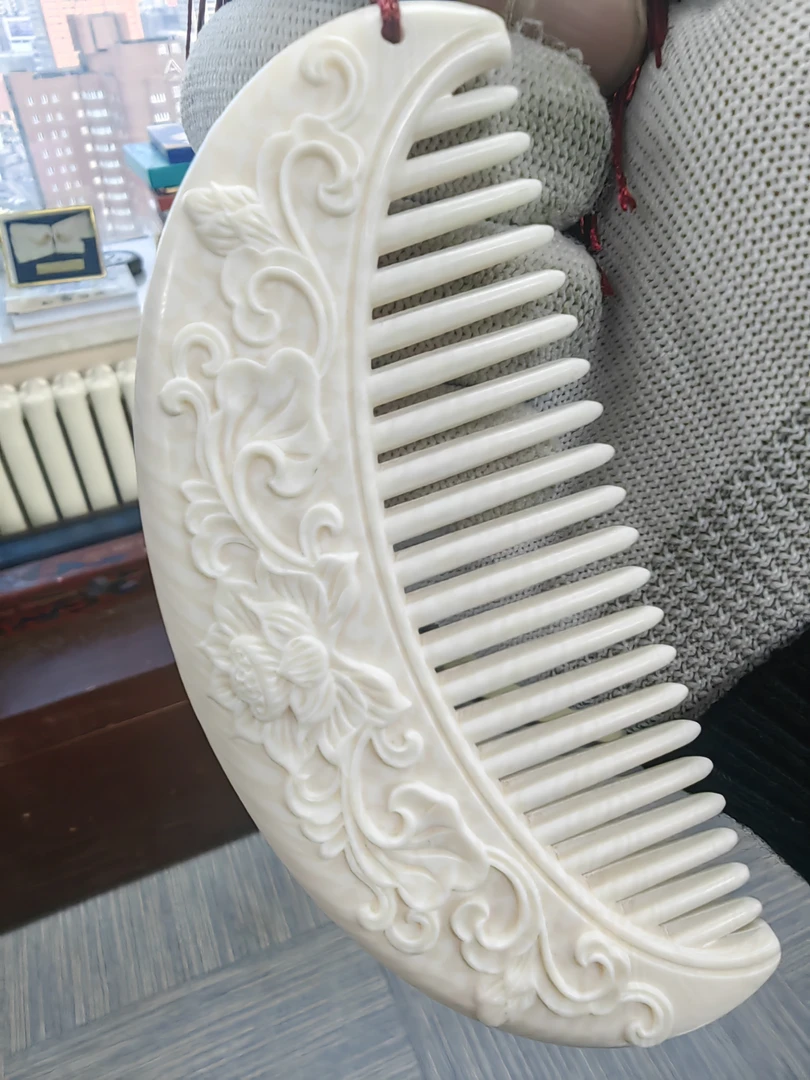 A131精美猛犸牙雕工木梳