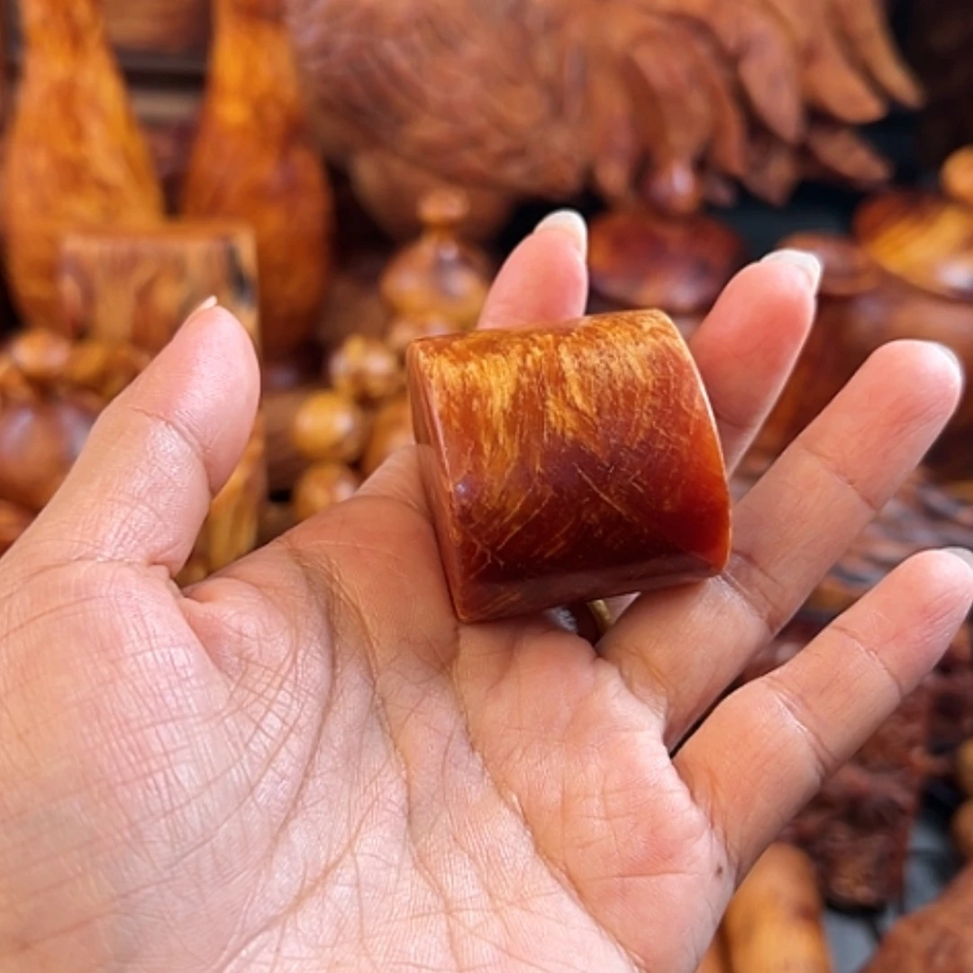 【闪购商品】松木（琥珀木）把件