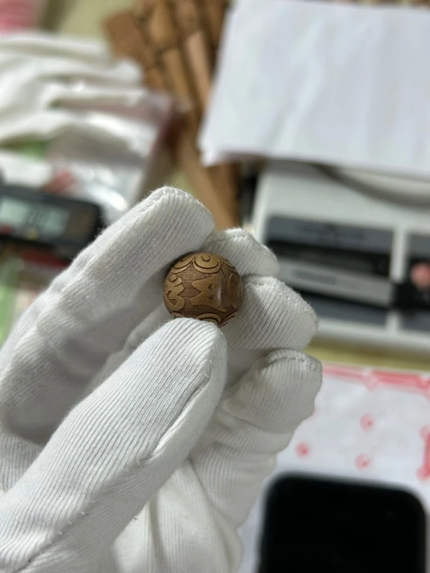 迈索尔老山檀香老料雕刻珠，1.6