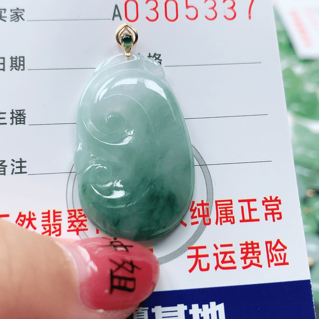 翡翠颈饰18K金镶嵌天然翡翠吊坠