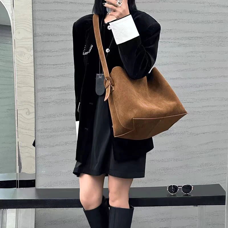 爆款复古美拉德包包女2025新款秋冬通勤单肩斜挎腋下包托特包大包