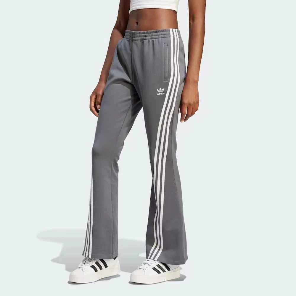 Adidas阿迪达斯女裤2023春新款经典显瘦直筒三条纹运动长裤IV9324