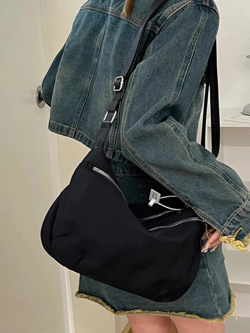 三条拉链休闲包包