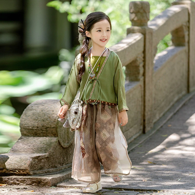 女童民族风套装春秋季2024新款唐装儿童汉服南疆新中式复古三件套