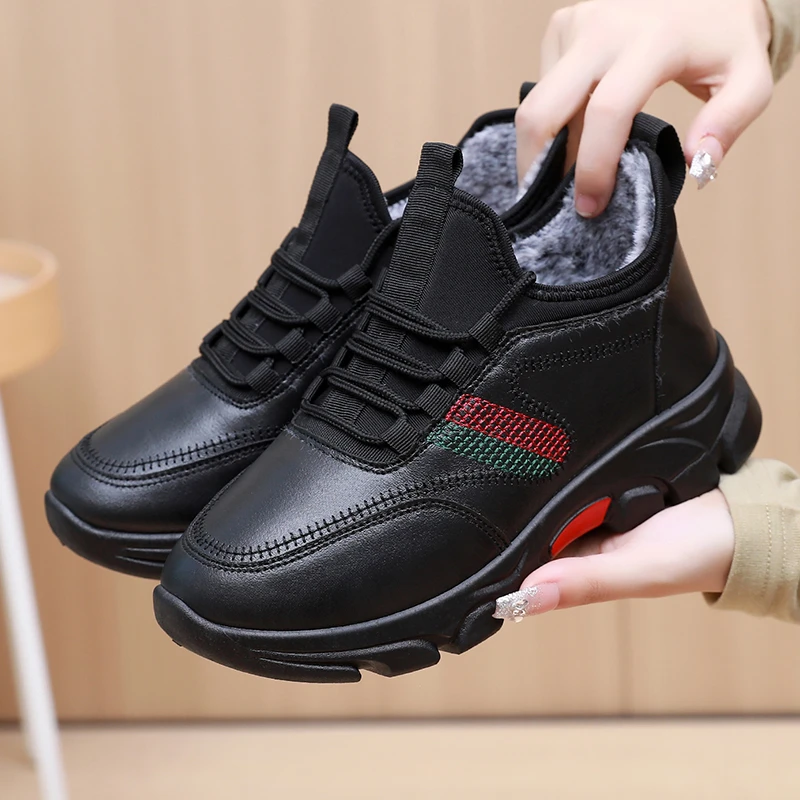 新款棉鞋女冬加绒保暖运动鞋软底防滑棉靴加厚时尚休闲妈妈鞋