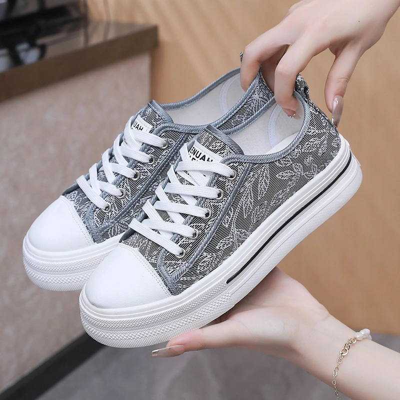 2024春秋新款老北京布鞋女学生百搭圆头帆布鞋软底透气舒适休闲鞋