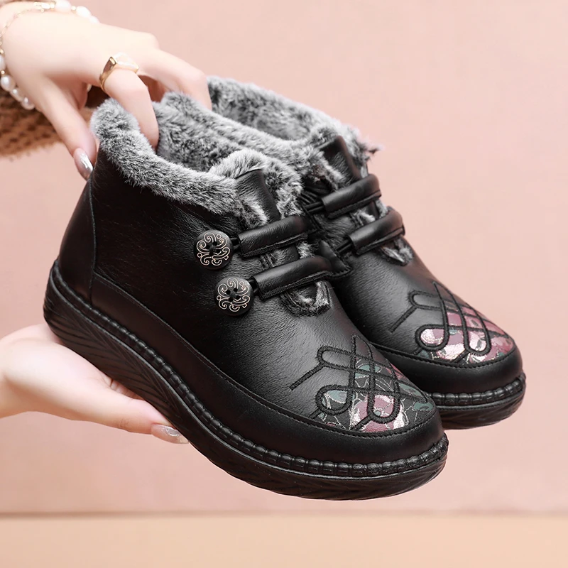 2023冬季新款绣花鞋保暖防滑老北京棉鞋女中筒舒适加绒加厚棉靴女