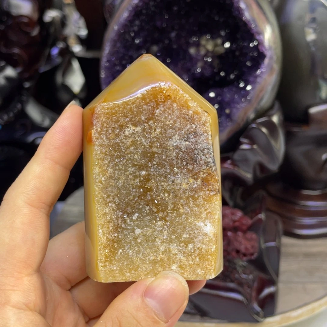 玛瑙摆件未镶嵌月