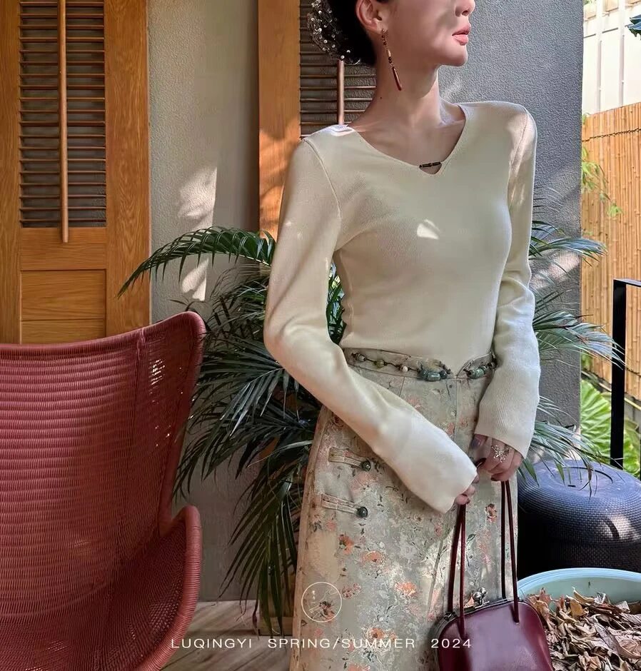 【石潇潇专属】丝光纱新中式针织衫女秋串珠V领内搭打底衫+高级半裙
