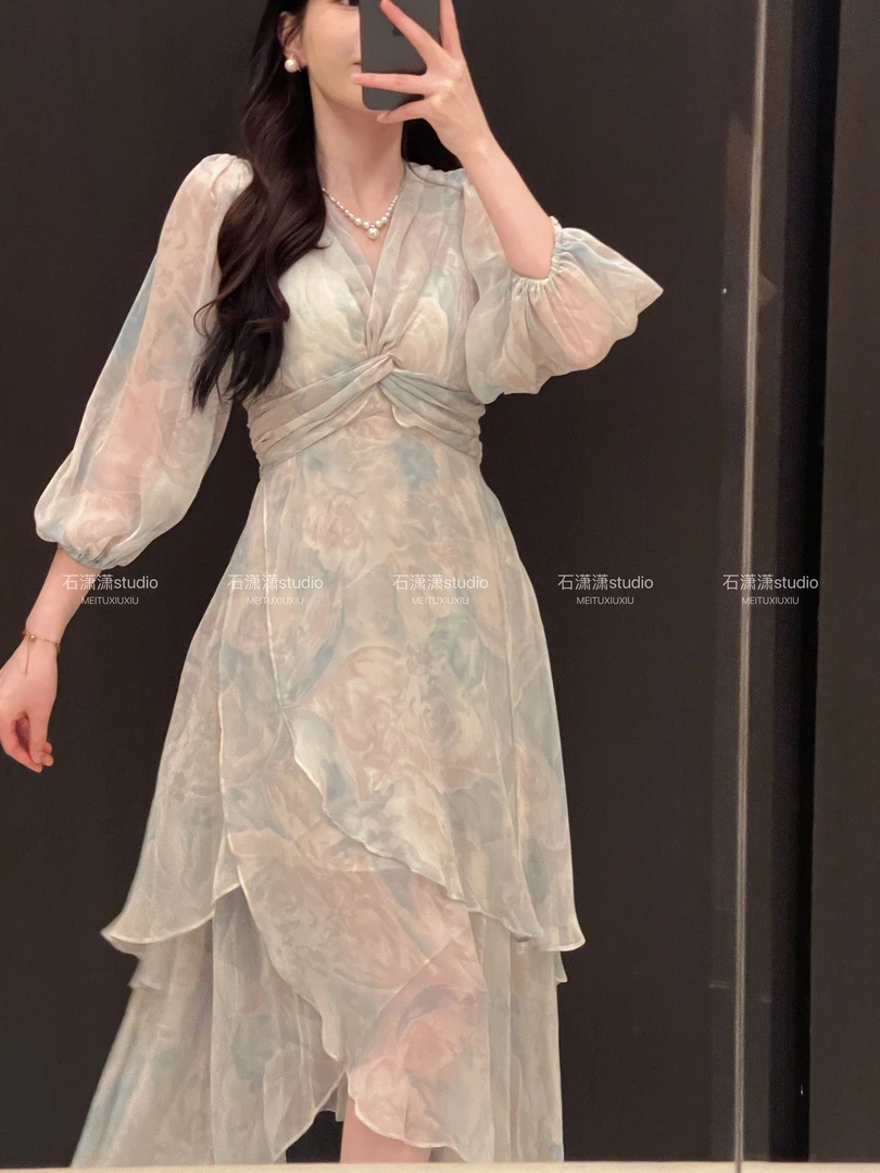 【石潇潇专属】  反季清货 高级感V领连衣裙收腰长款不规则印花裙子