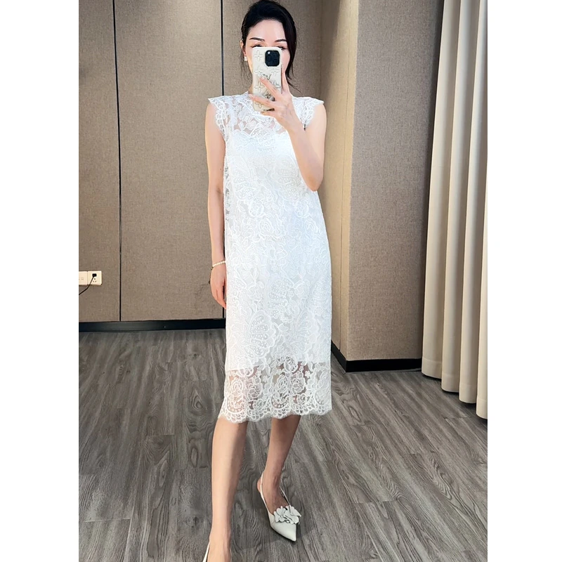 白色蕾丝显瘦连衣裙
