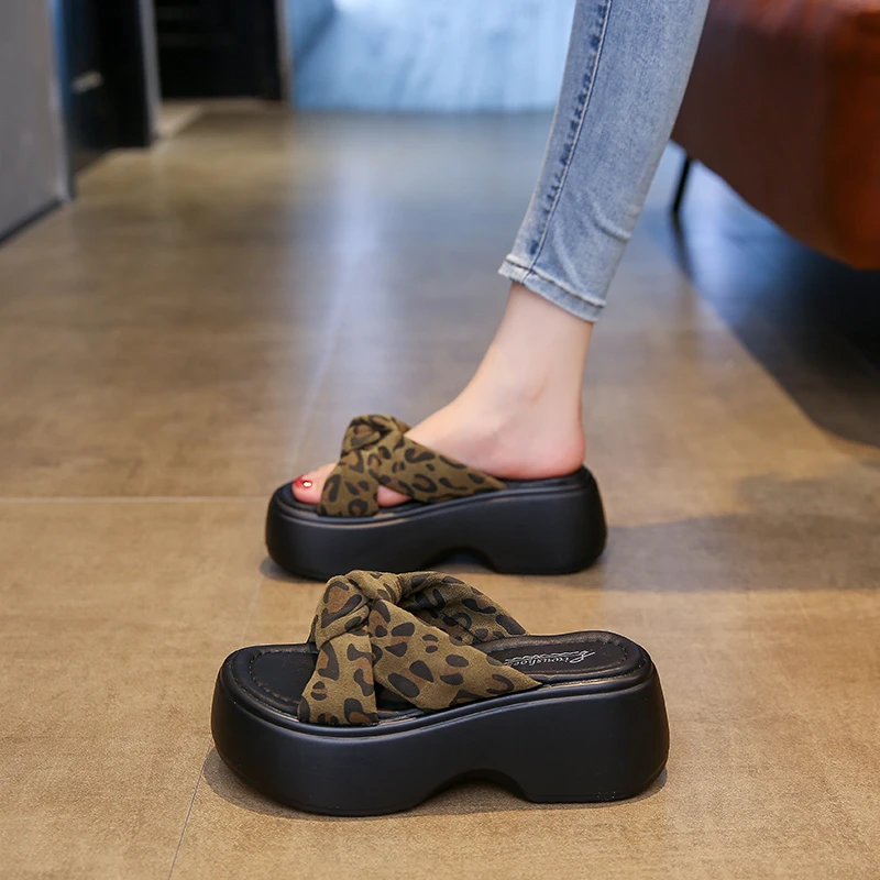 洋气气质厚底拖鞋女士时尚外穿松糕跟增高一字凉拖2025夏季新款潮