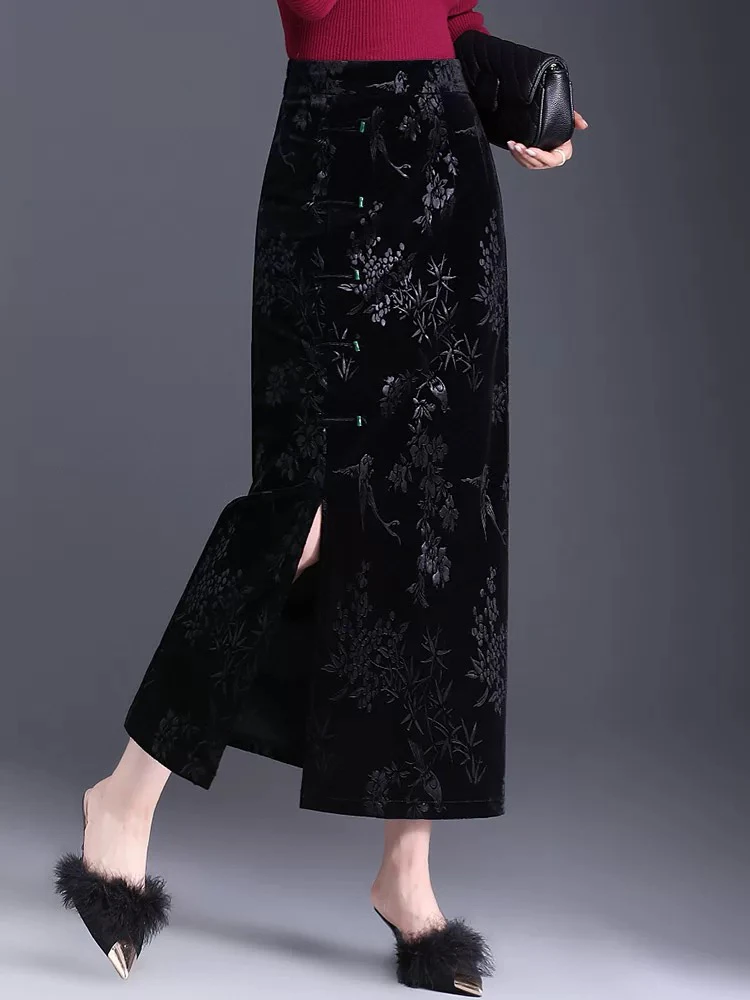 392-中国风盘扣金丝绒半身裙女秋冬2024新款复古提花侧开衩长裙