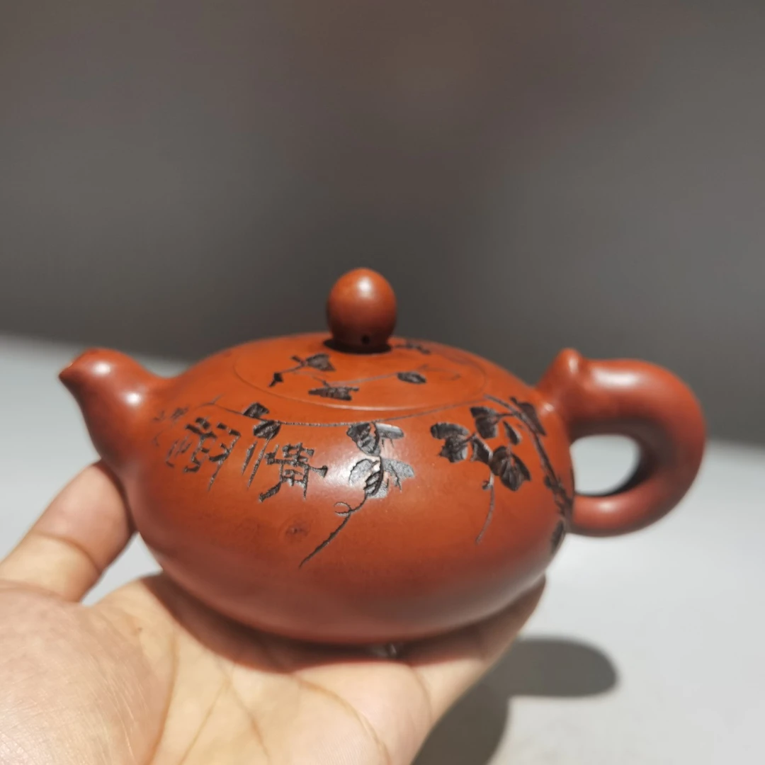 名家旧藏松鼠葡萄大红袍紫砂壶