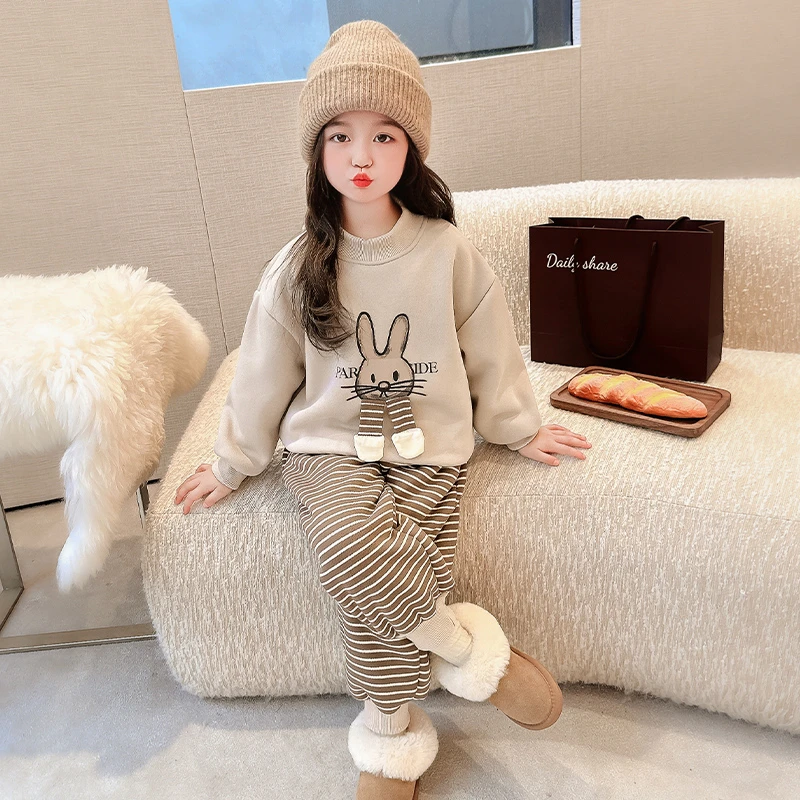 女宝宝加绒卫衣套装洋气秋冬新款小童洋气女童加厚两件套一体绒潮