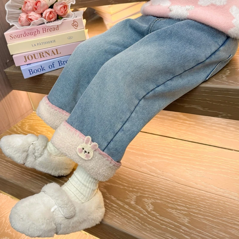 一条过冬儿童加厚裤子洋气秋冬女童一体绒牛仔裤时髦小女童直筒裤