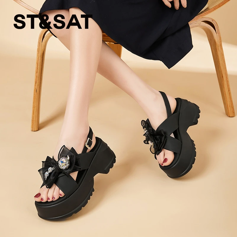 星期六女鞋厚底露趾凉鞋2025秋季新款百搭增高坡跟一字扣带凉鞋子