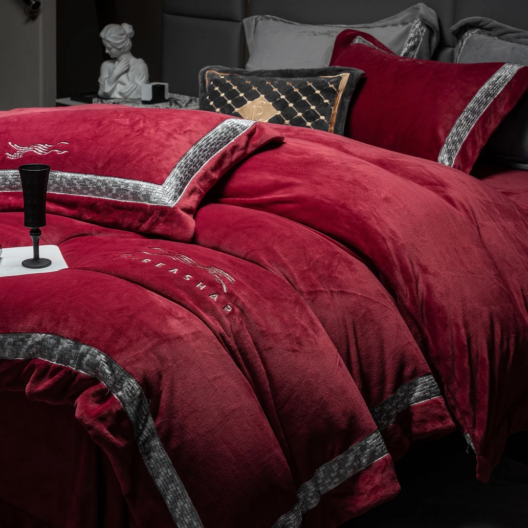 喜兹 瑞亚 刺绣拼接牛奶绒加厚保暖四件套 不易掉毛不静电床品