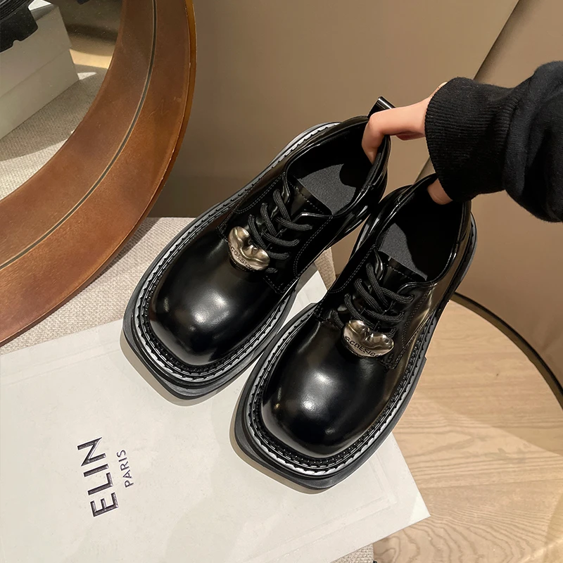 金属扣爱心乐福鞋2024新款厚底单鞋英伦风大头小皮鞋