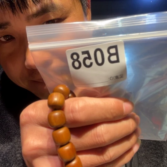 核桃核雕缅甸黄花梨058