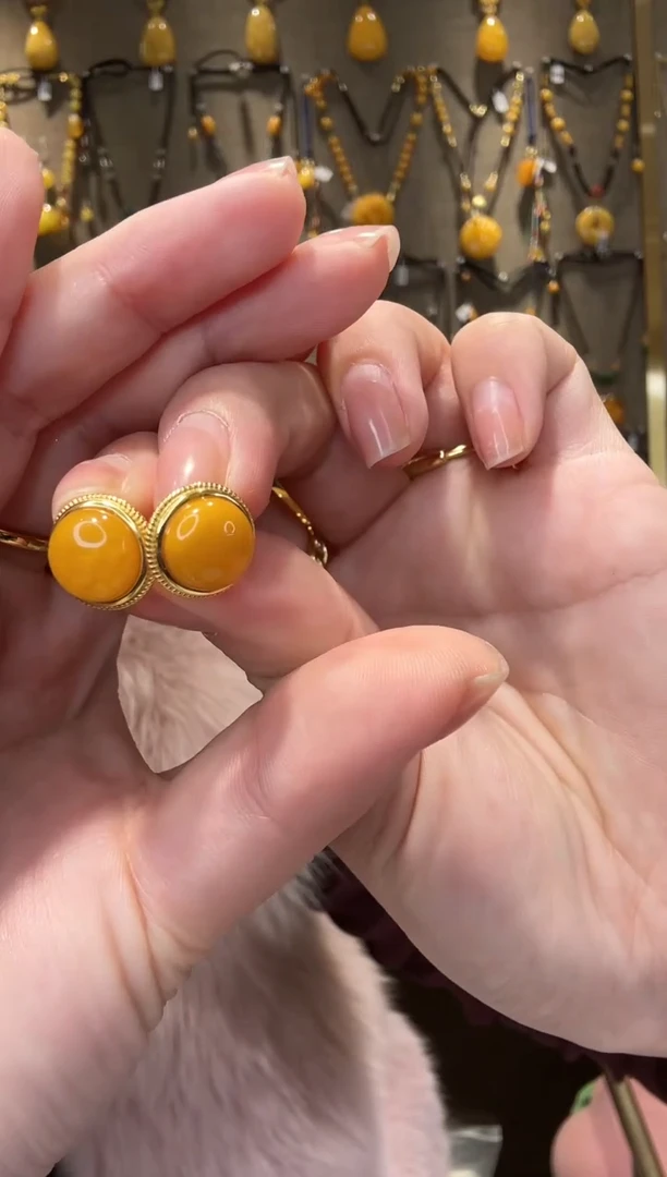 【闪购商品】蜜蜡耳饰银S925镀金镶嵌D739蜜蜡耳坠