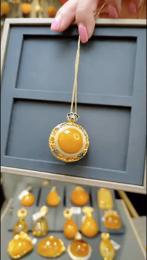 【闪购商品】蜜蜡吊坠(赠链)银S925镀金镶嵌E982蜜蜡吊坠