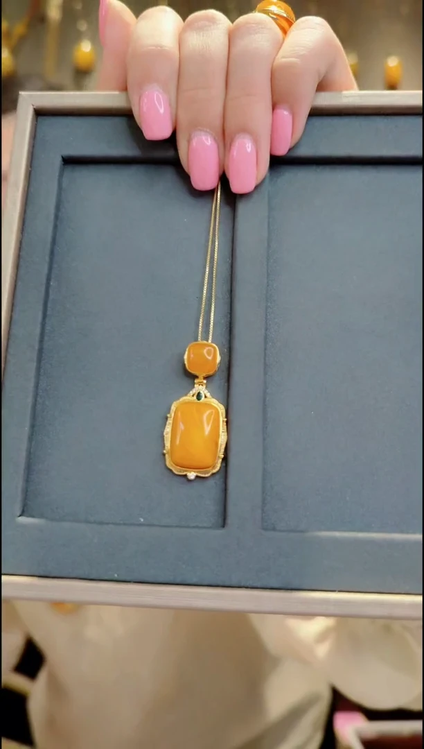 【闪购商品】蜜蜡吊坠(赠链)银S925镀金镶嵌E608蜜蜡吊坠