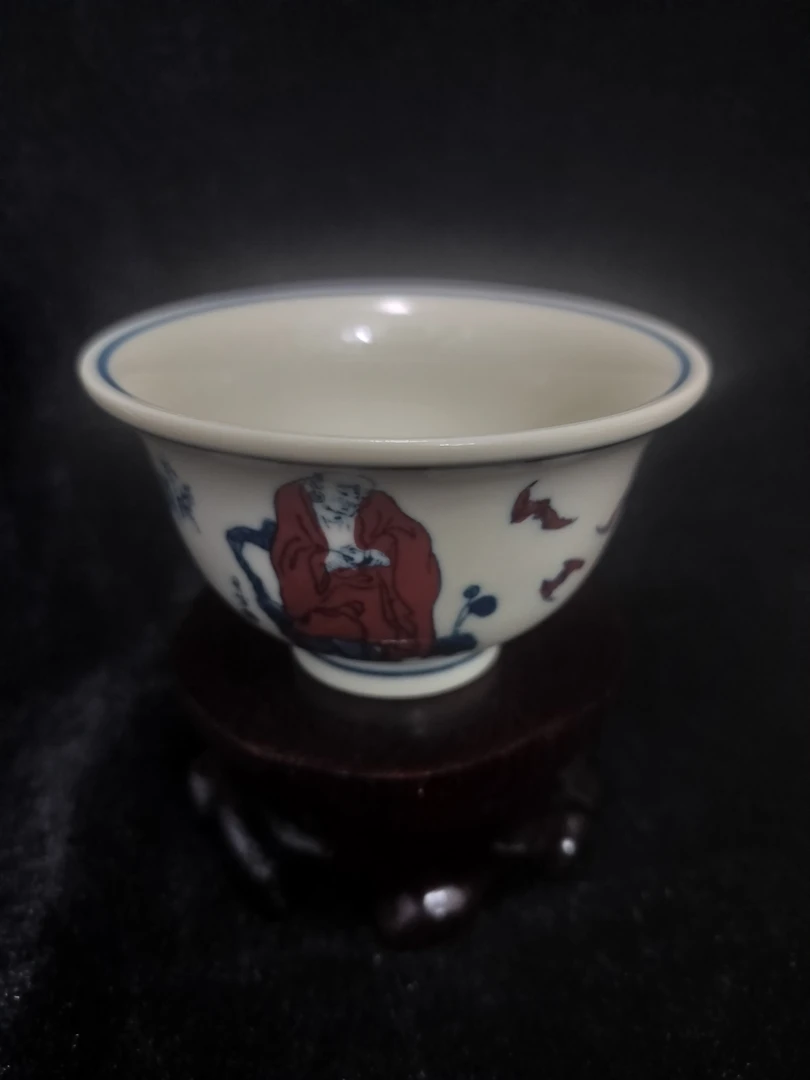 景德镇高温瓷，黄稀土压手100cm, 画面人物，口径9cm 高度5cm主人杯