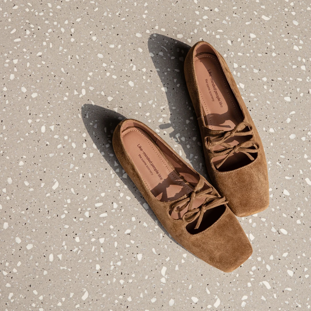 AoAoTwo（跟高4CM）爆款百搭复古时尚春秋季方头浅口真皮单鞋