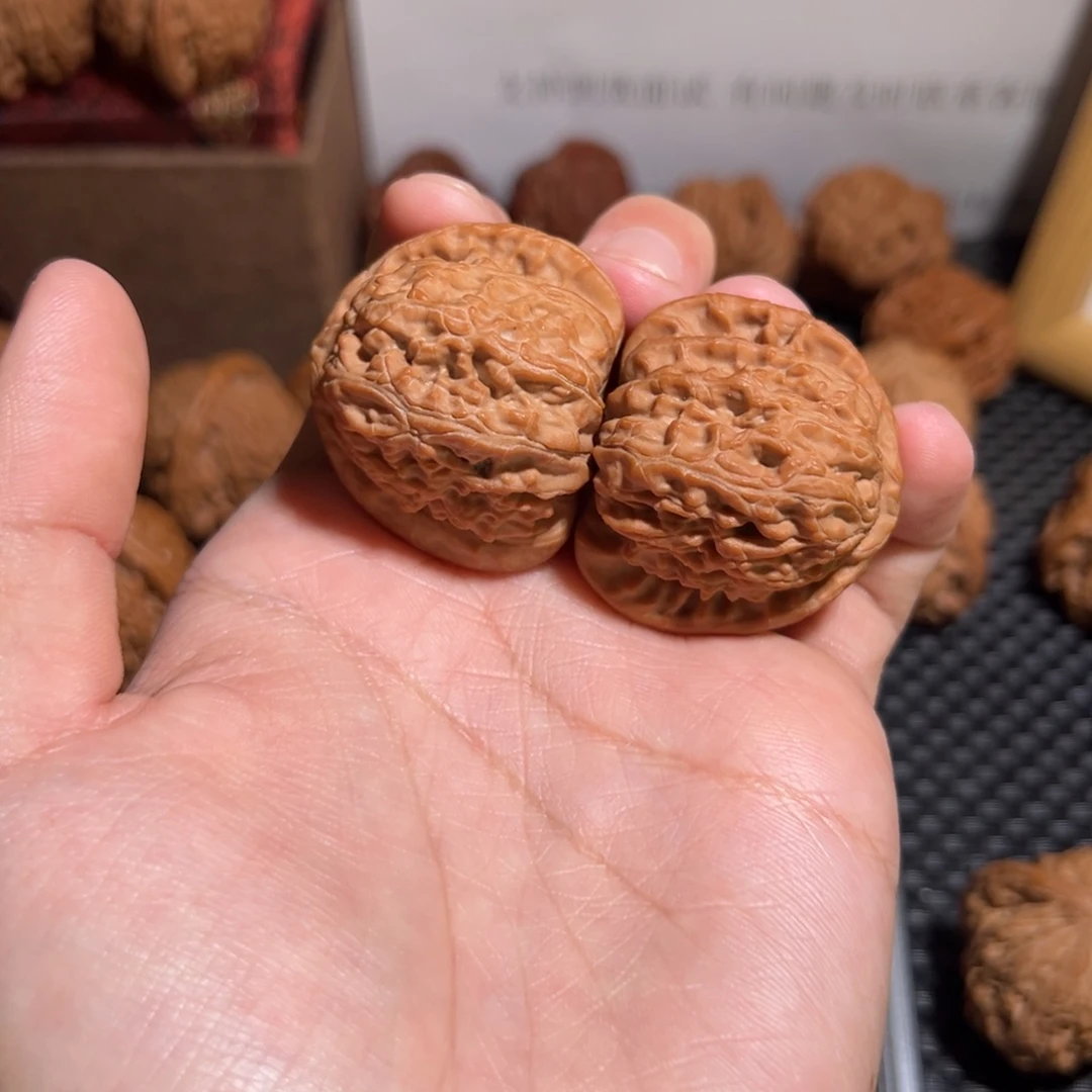 文玩核桃吊坠F****?白狮子