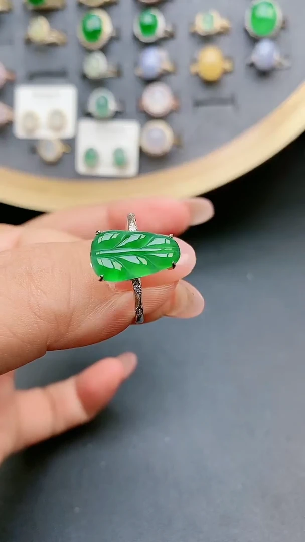 【闪购商品】翡翠戒指银S925镶嵌8050