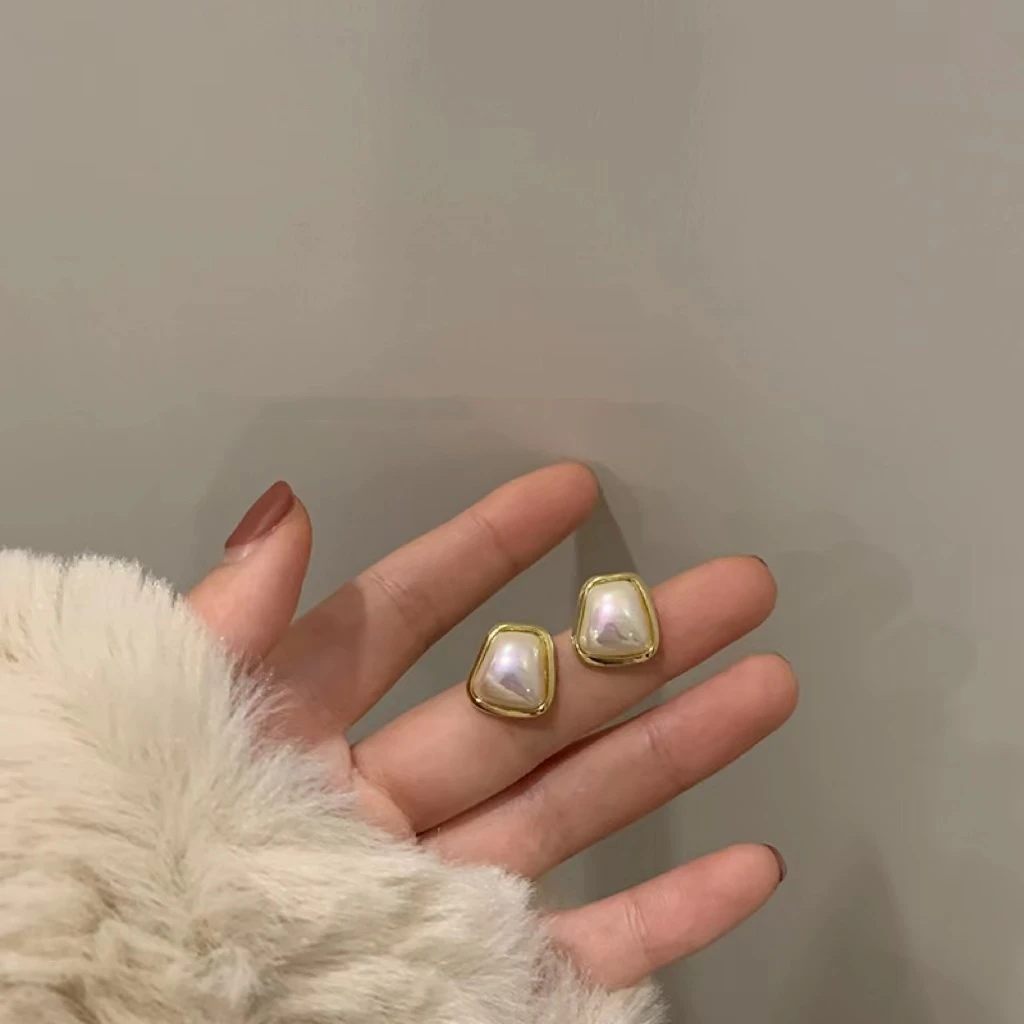 铜合金仿珍珠耳饰 【么么专属】马蹄珠珠耳钉 银针 时尚小香风