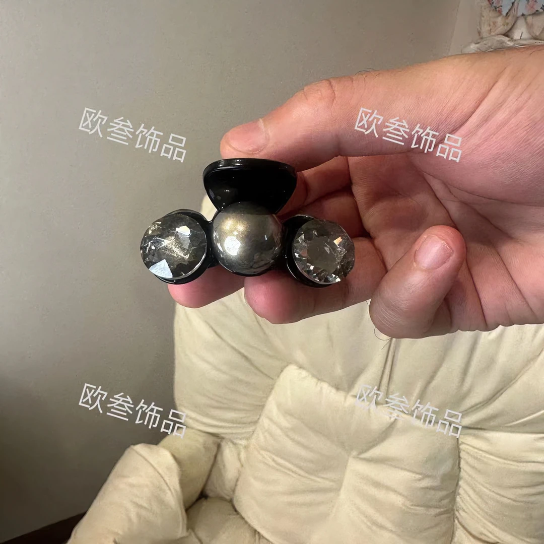 zj233酒窝小巧精致珠珠发夹小抓夹2023新款优雅甜美小香风刘海夹