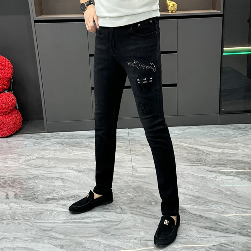 冬季新款牛仔裤男欧货休闲简约烫钻印花小脚裤加绒保暖黑色直筒裤