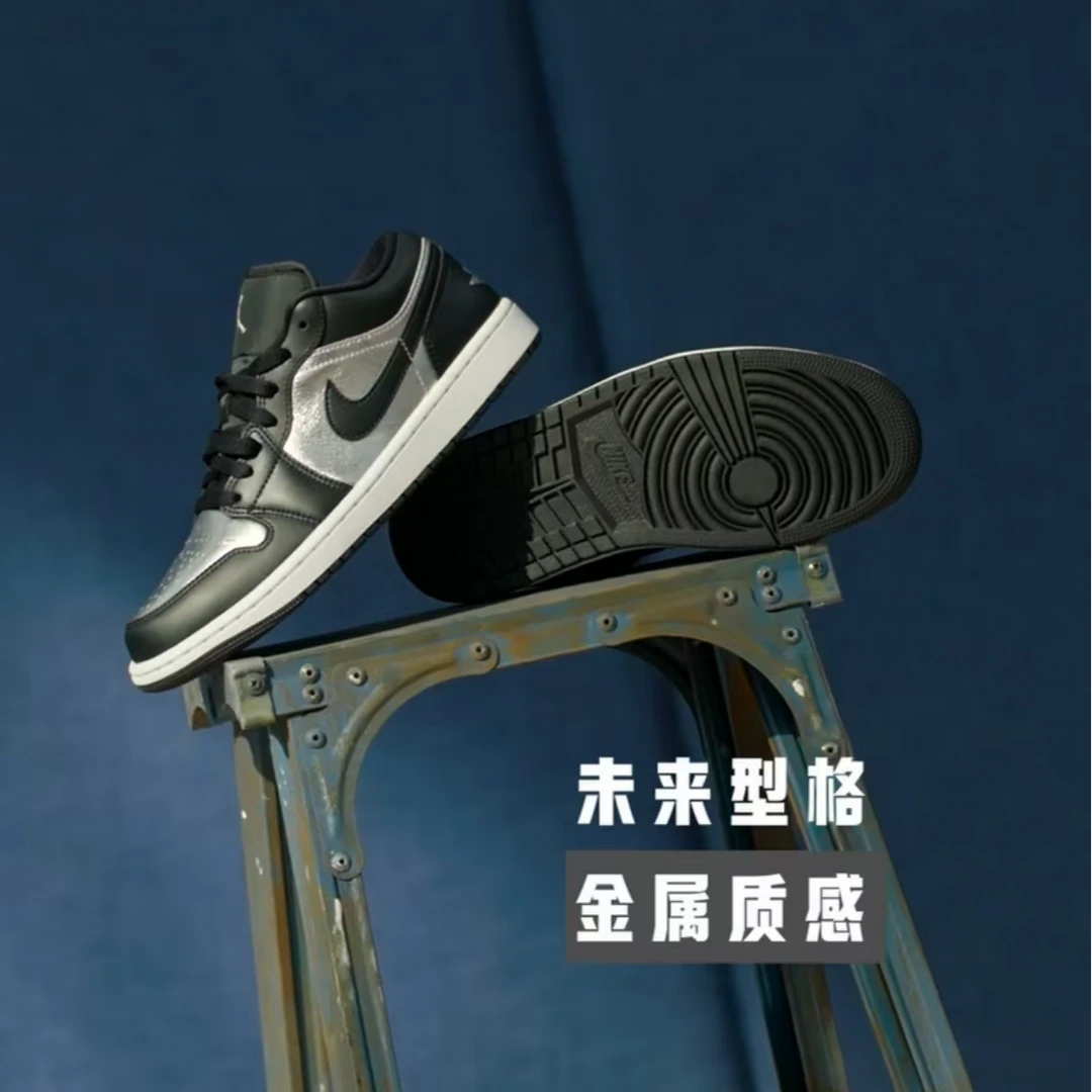 NIKE/耐克AJ1经典休闲百搭女子低帮板鞋高级感黑银DA5551001*TJ