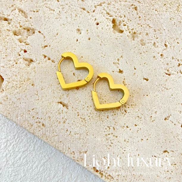 铜合金耳饰 095 时尚休闲气质轻奢百搭经典精致金色爱心耳环