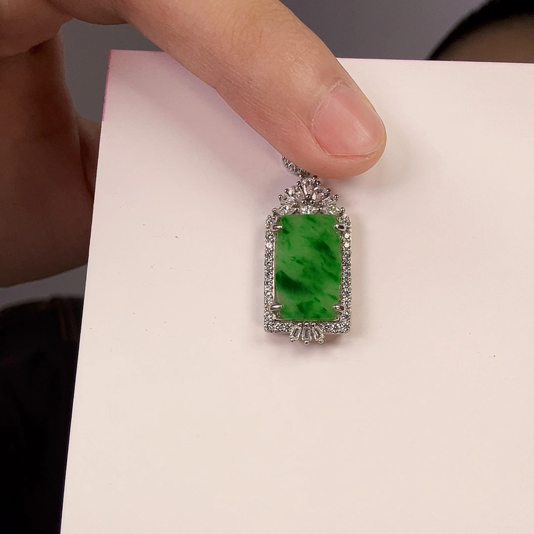 翡翠颈饰未镶嵌一件