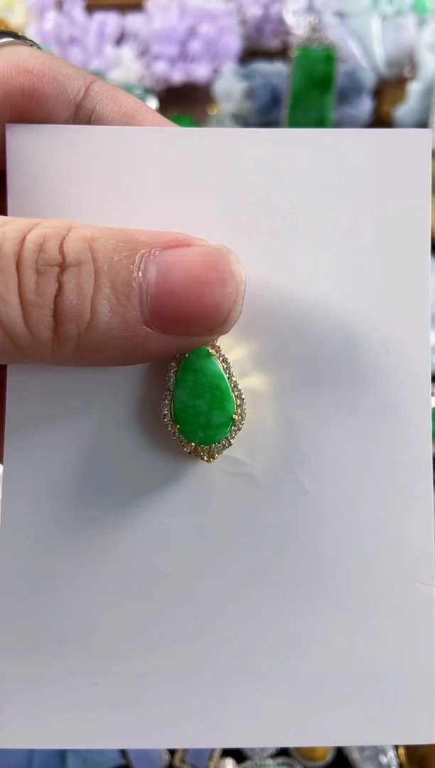 【闪购商品】翡翠颈饰未镶嵌一件
