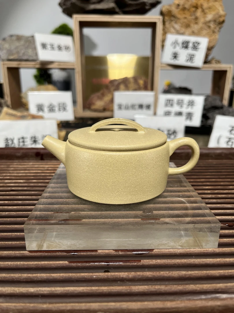 黄龙山四号井本山绿泥汉瓦壶