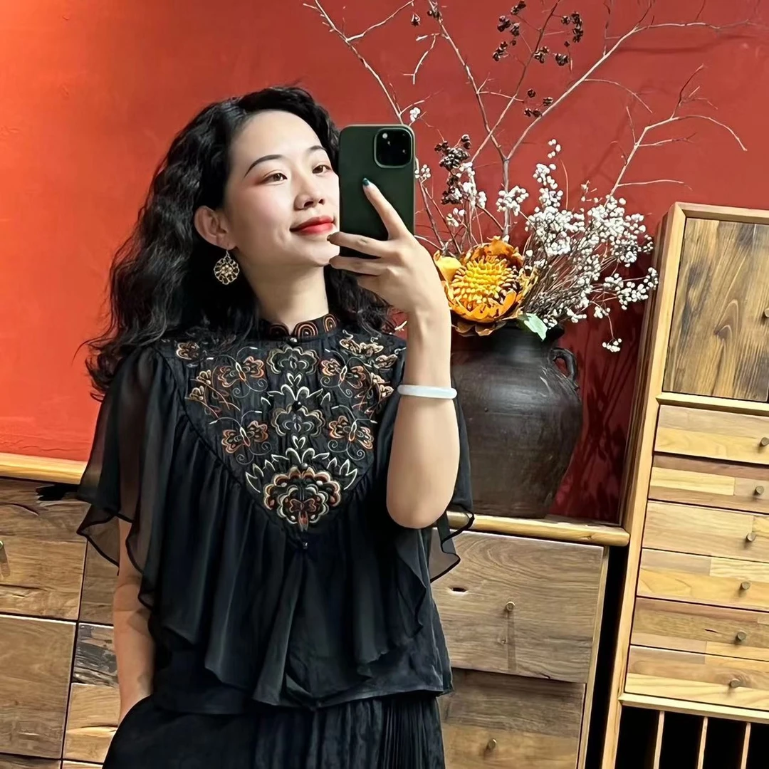 羊在在民族风刺绣小衫夏季绣花上衣气质黑色立领棉麻女装SY009