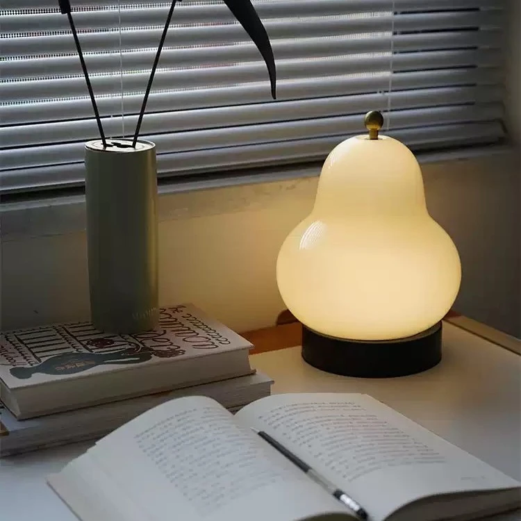 梨子高颜值中古法式奶油床头书房客厅充电触摸便携氛围感小夜灯