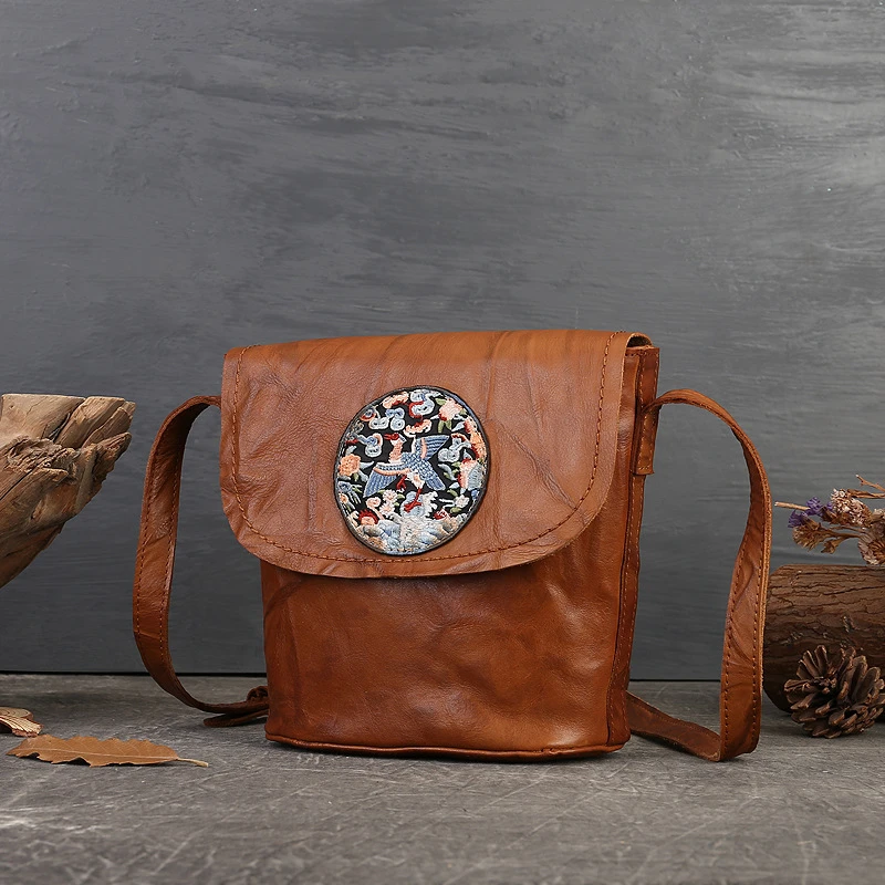 头层牛皮新款真皮翻盖包高级感小众单肩斜挎包复古刺绣牛皮手机包