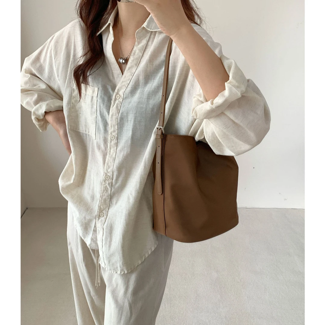 防水牛津布斜挎包女水桶包2024新款女包通勤大容量轻便单肩腋下包