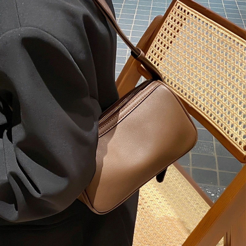 2024新款夏季真皮女式包包斜挎包高级感小众设计通勤腋下包单肩包