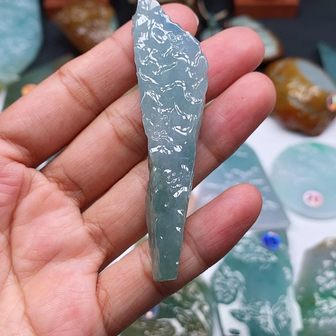 翡翠颈饰未镶嵌翡翠