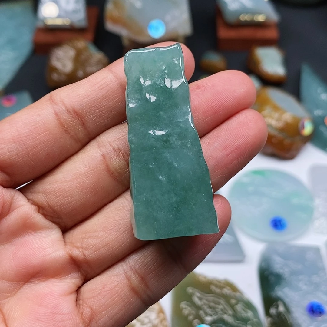 翡翠颈饰未镶嵌翡翠