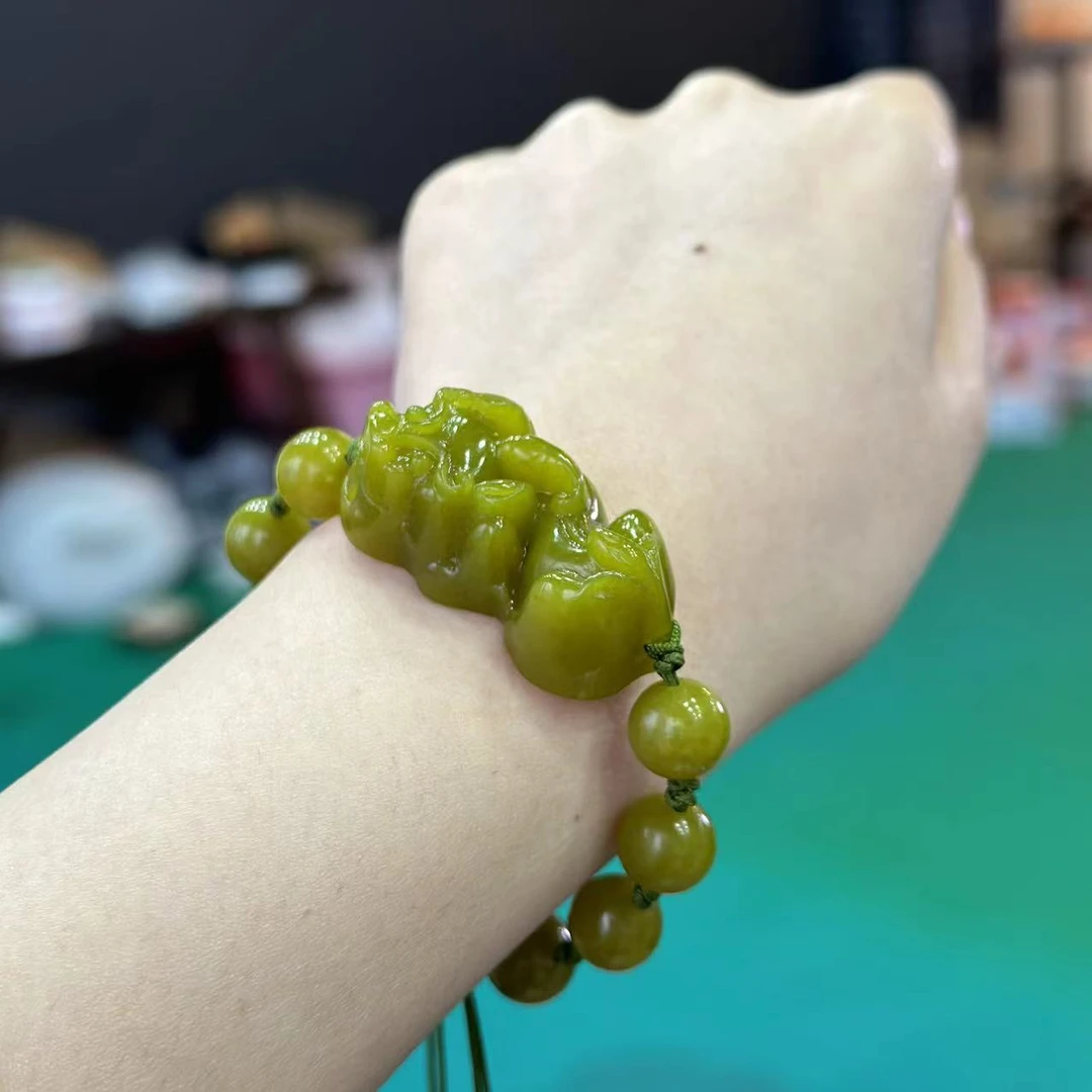 金之玉业岫玉精美女款时尚绿色雕刻单圈精雕貔貅手牌