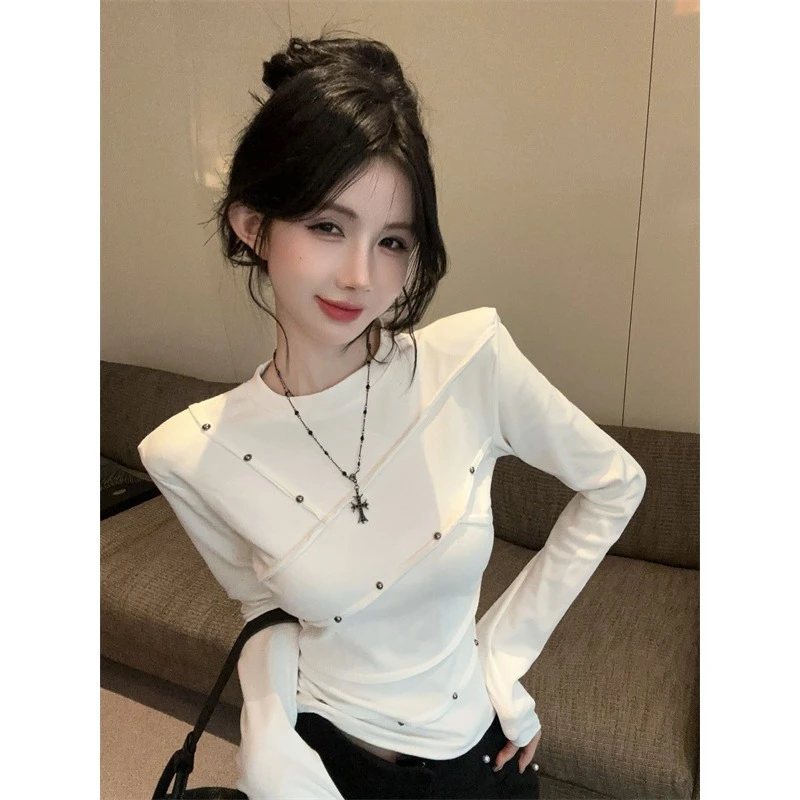 美式铆钉白色长袖t恤女秋冬纯欲辣妹垫肩上衣磨毛加绒打底衫内搭